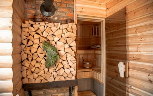 Perché il legno di eucalipto potrebbe essere la tua scelta migliore per una sauna.