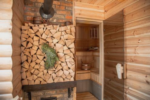 Personalizzazione della tua sauna: panche, porte e accessori.